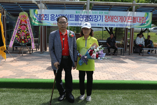 도회장 표창을 받은 김미자(오른쪽)씨.