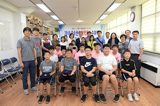 음성군체육회는 19일 체육꿈나무에 대한 우수선수 장학증서를 수여했다.