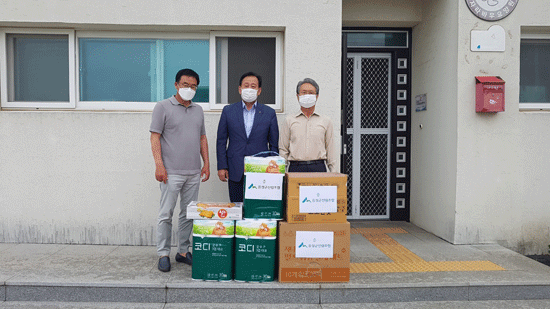 음성군산림조합이 29일 사회복지시설 자라바우요양원에 착한 기부를 하였다.