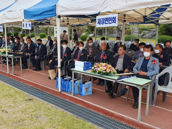 행사에 참석한 기관사회단체장 및 재경 인사, 동문 등.