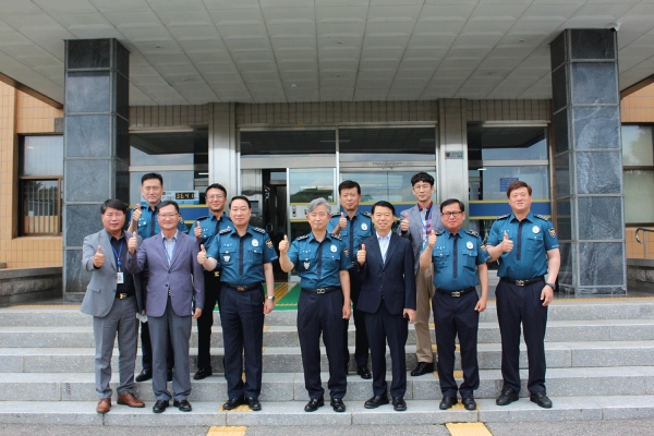 김교태 충북경찰청이 8일 음성경찰서를 방문하여 직원들을 격려했다.