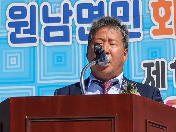 연기만 체육회장이 대회사를 하고 있다.