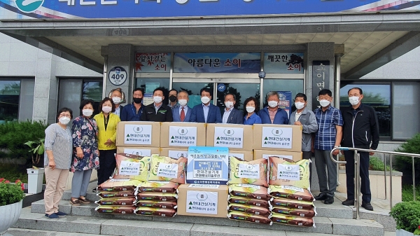 (주)현대건설기계. (주)현대에너지솔루션 임직원들이 추석 명절 위문품을 기탁했다.