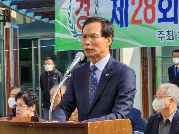 조병옥 음성군수가 축사를 하고 있다.