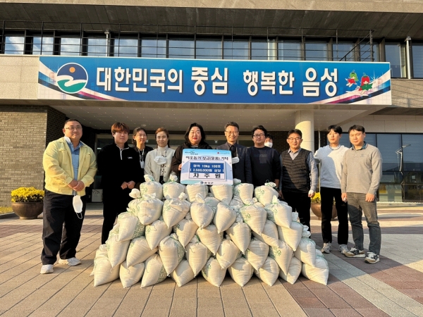 차주원 옹이 이웃에 쌀을 기탁했다.