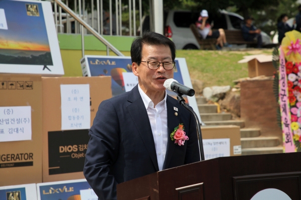 임호선 국회의원이 축사를 하고 있다.