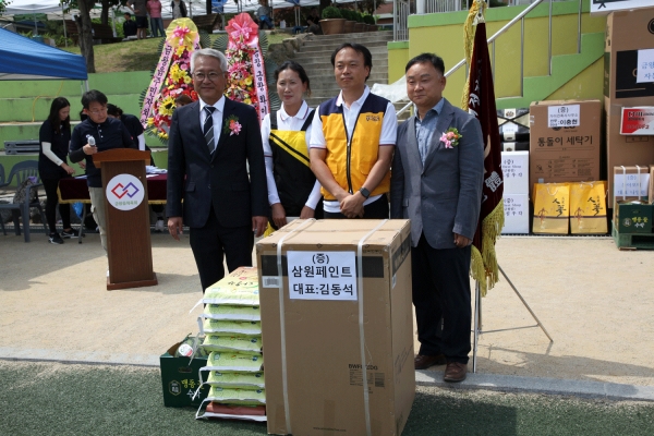 5둥이 부모인 이철오 내외가 금왕읍