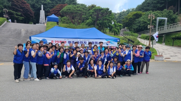 한국자유총연맹음성군지회 최병칠 지회장과 임원 및 회원들.