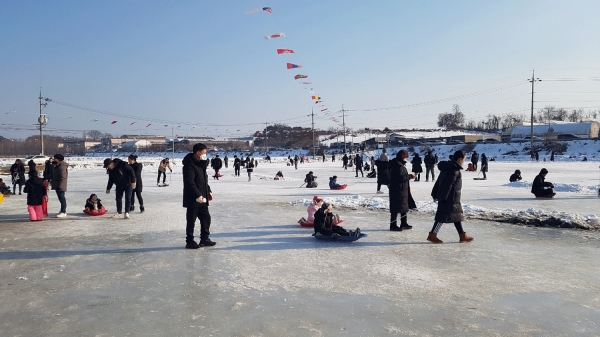 개장을 앞둔 행제3리 연방축마을 얼름 썰마쟁.