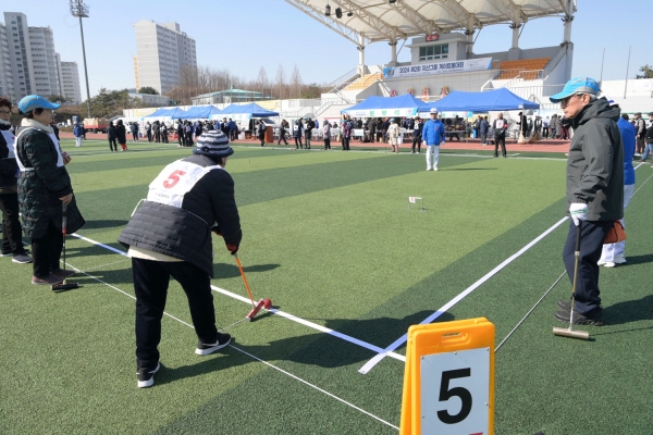 경기에 임하고 있는 선수들.