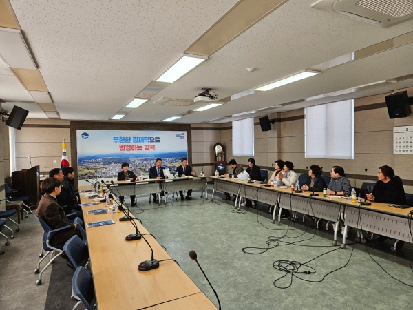 음성군새마을회는 13일 감곡면에서 군회장단 순회 간담회를 가졌다.