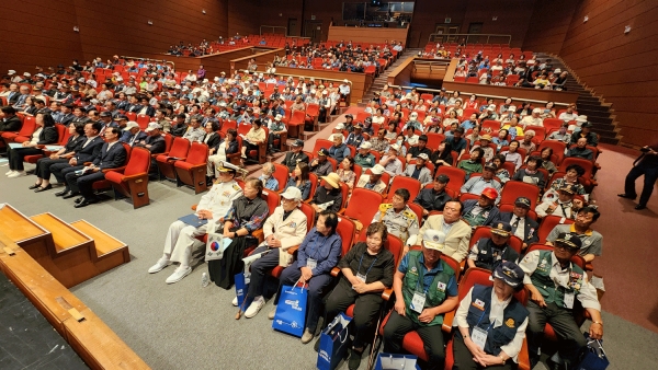 6.25 전쟁 제74주년 기념행사에 참석한 이들.